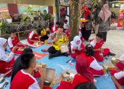 Mobil Senyum Polres Tulungagung Hadir Berbagi Makanan Bergizi, Pelajar SLB Riang Hati