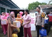 Polres Situbondo dan Bhayangkari Salurkan Bantuan kepada Warga Terdampak Banjir