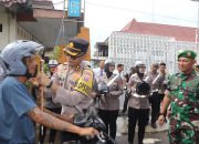 Operasi Keselamatan Semeru, Polres Trenggalek Bagi-bagi Helm Gratis