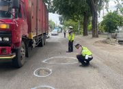 Operasi Keselamatan Semeru 2025 Polisi Beri Tanda Jalan Berlubang di Sidoarjo