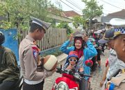 Polres Kediri Kota Beri Hadiah Helm SNI untuk Pengendara Roda Dua di Ops Keselamatan Semeru 2025