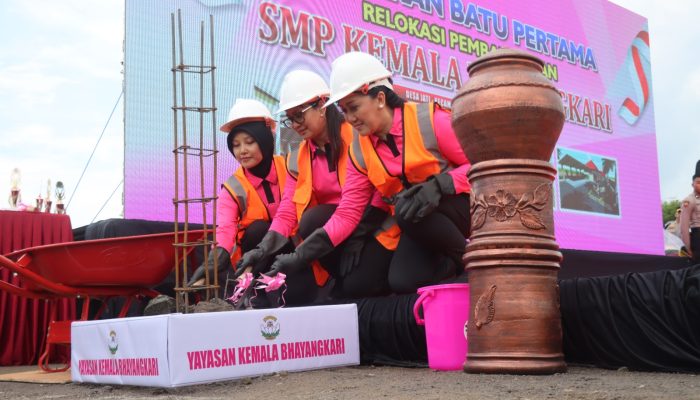 Ny. Juliati Sigit Prabowo Lakukan Peletakan Batu Pertama Pembangunan SMP Kemala Bhayangkari, Tanda Komitmen Pendidikan