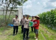 Kepedulian Polsek Dawuan Salurkan Bansos Polri Untuk Warga Petani