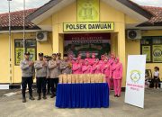 Polsek Dawuan Beserta Bhayangkari Kembali Berbagi Takjil Gratis Kepada Masyarakat Pengguna Jalan