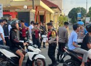 Solidaritas Polri, Polres Majalengka Berbagi Ratusan Paket Takjil Ke Pengguna Jalan