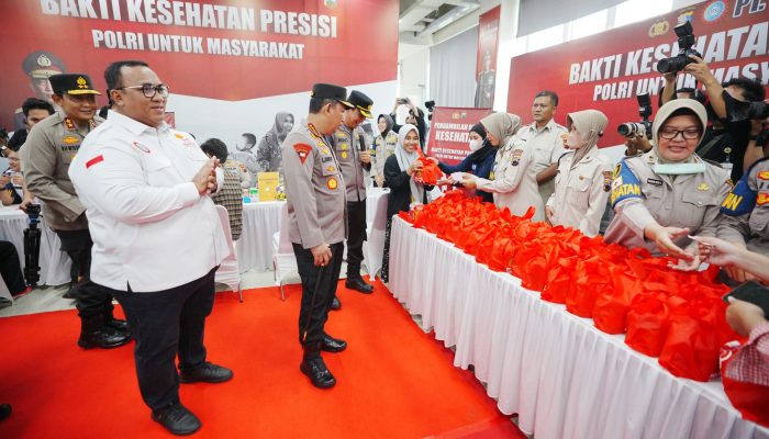 Kapolri Tinjau Bakti Kesehatan “Polri Untuk Masyarakat” di PT Tah Sung Hung, Brebes