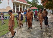 Wakil Bupati Maybrat Tinjau Kerusakan Rumah Pastori GKI Bethel Sauf, Instruksikan Segera Renovasi