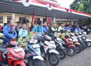 Polres Situbondo dan Bhayangkari Berbagi Ratusan Bingkisan Ramadhan untuk Driver Ojol