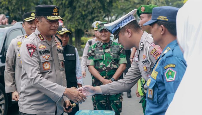 Pastikan Kenyamanan Pemudik, Kapolda Jatim Cek Posyan dan Pospam di Malang Raya