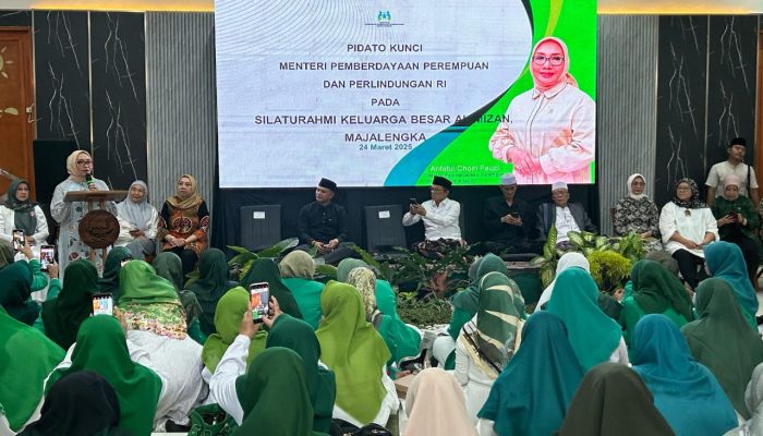 Mentri PPPA Menganugerahkan Mizan Award 2025 kepada 9 Perempuan Inspiratif Ke Pondok Pesantren Al Mizan Majalengka