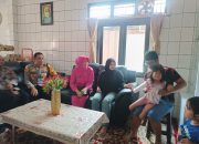 Kapolsek Kasokandel Besuk Anak Anggota yang Sakit, Wujud Kepedulian dan Solidaritas