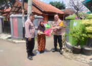 Jumat Berkah, Polsek Sumberjaya Kembali Salurkan Bansos Polri Untuk Masyarakat Desa Bongas Kulon