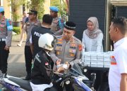 Berkah Ramadhan, Polres Majalengka Berbagi Ratusan Paket Takjil Ke Pengguna Jalan