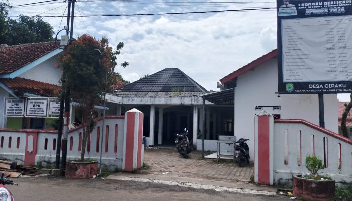 Dana Desa 500 Juta Raib, Warga Cipaku Majalengka Geruduk Desa
