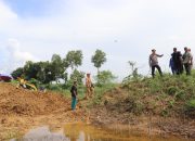 Mitigasi, Kapolres Sumenep Cek Lokasi Tanggul Jebol di Desa Patean