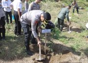 Peduli Lingkungan, Polres Blitar Kota Bersama Forkopimda Tanam Pohon di Area Bekas Tambang