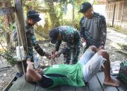 Personel Satgas TMMD ke-124 Sigap Obati Warga Terluka Saat Kerja