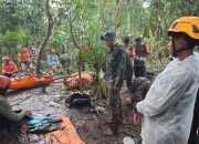 Penuh Perjuangan Polisi Bersama Tim SAR Berhasil Evakuasi Jenazah Pendaki di Gunung Saeng Bondowoso