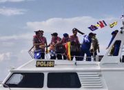 Peringati Hari Bhayangkara ke-79, Polresta Banyuwangi Tabur Bunga di Selat Bali