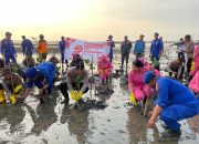 Jelang Hari Bhayangkara, Polres Situbondo Tanam Mangrove dan Bagi Bansos untuk Warga Pesisir