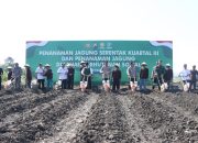 Kapolda Jatim Pimpin Penanaman Jagung Serentak di Nganjuk, Dukung Target Nasional 10 Juta Ton