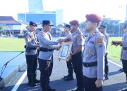 Kapolda Jatim Beri Penghargaan 73 Personel Berprestasi 4 Diantaranya Terima KPLB
