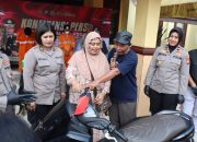 Senyum Sumringah Korban Curanmor di Kota Malang Saat Polisi Temukan dan Kembalikan Motor yang Hilang