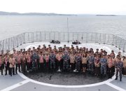 Peringatan Hari Pramuka ke-64, Kodaeral XIV Bersama Generasi Muda Kebaharian Gelar Pelayaran dan Upacara di KRI Balongan-908