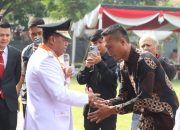 Moment HUT Kemerdekaan, Bupati Majalengka beri Bantuan Modal kepada Pedagang “Cimin”.