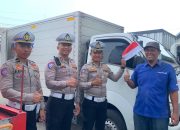 Sambut HUT RI ke-80, Polres Madiun Kota Semarakan Pasang Bendera Merah Putih pada Kendaraan Angkutan Barang