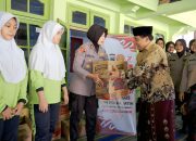 Polri Untuk Masyarakat : SPN Polda Jatim Sentuh Hati Anak Yatim di Momen Hari Jadi Polwan ke-77