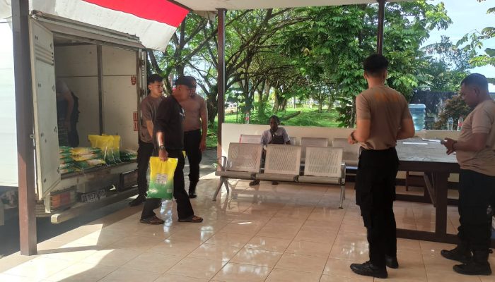 Polsek Kawasan Bandara Sorong Gelar Pangan Murah, 5 Ton Beras Disalurkan ke Warga