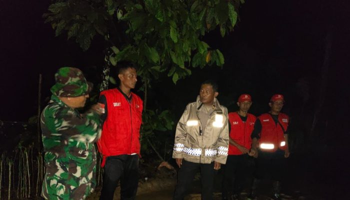 Banjir Bandang dan Longsor Terjang Lampung Barat, Polisi Evakuasi Warga Hingga Tengah Malam