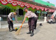 Siswa Diktukba Polri SPN Polda Jatim Punguti Sampah di Pasar Mojokerto, Pedagang: “Bikin Hati Adem”