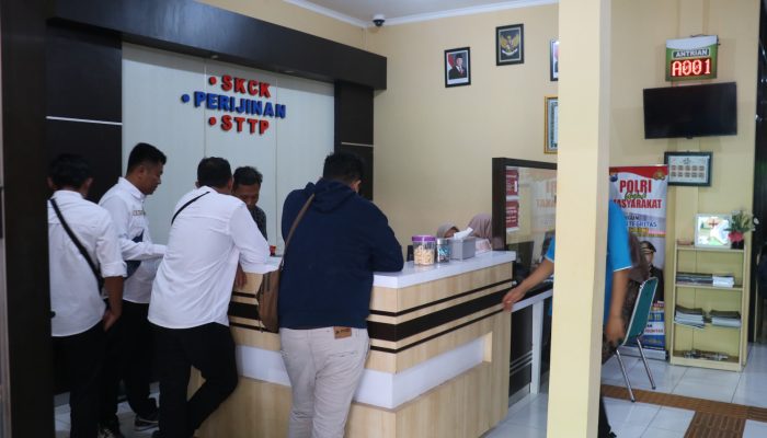 Polres Pacitan Perpanjang Jam Pelayanan SKCK Petugas Lembur Hingga Pukul 01.00 Dini Hari