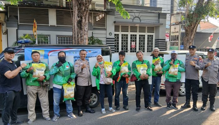Polres Gresik Gelar Gerakan Pangan Murah Masyarakat dan Driver Ojol Sumringah