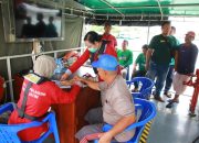 Cepat Dekat dan Bersahabat Ditpolairud Polda Jatim Gelar Perpustakaan dan Klinik Terapung