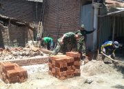Kerja Bakti, Babinsa Kodim Ponorogo Bantu Warga Bangun Poskamling