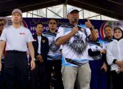 Ribuan Guru Kabupaten Majalengka yang tergabung dari Persatuan Guru Republik Indonesia memadati Jalan Sehat, Bupati Majalengka Eman Suherman melepas Jalan Sehat HUT PGRI ke-80 dan Hari Guru Nasional 2025
