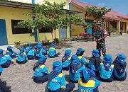 Babinsa Koramil Gemarang Latih Ketarunaan Siswa SMKN 1