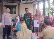 Pastikan Tepat Sasaran, Babinsa Bakur Dampingi Penyaluran Bantuan Pangan