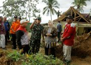 Warga Terkena Musibah Tanah Longsor, Dandim Ponorogo dan Pj. Bupati Ponorogo Langsung Sambangi
