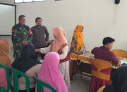 Pastikan Aman dan Lancar, Babinsa Koramil Kwadungan Dampingi Pembagian BLTS Kesra