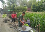 Dengan Semangat Gotong Royong , Babinsa Koramil 0805/12 Mantingan Bersama Masyarakat Melaksakan Kerja Bakti