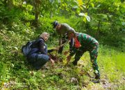 Anggota Kodim Ponorogo Ikut Jaga Kelestarian Hutan Melalui Aksi Tanam Pohon
