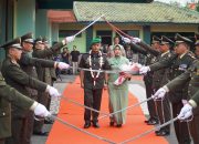 Pedang Pora Warnai Pelepasan Letkol Kav Widhi Bayu Sudibyo dari Kodim 0803/Madiun