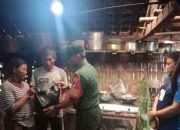 Jum’at Berkah,Babinsa Koramil 0805/12 Mantingan dan Dinsos Berikan Sembako Kepada Masyarakat 
