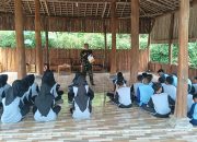 Babinsa Durenan Tanamkan Disiplin dan Jiwa Kepemimpinan kepada Siswa SMPN 2 Gemarang