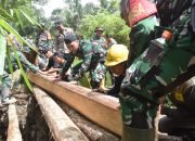 Personel Kodim 1002/HST Turun ke Lapangan Perbaiki Infrastruktur Rusak Akibat Banjir