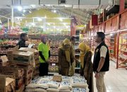 Satgas Pangan Polres Ngawi Lakukan Pengawasan Bapokting di Supermarket